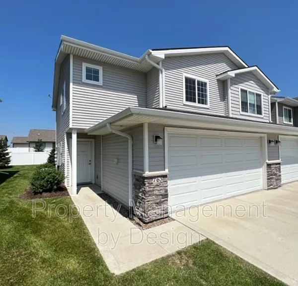 763 NE Macey Way — Photo 1