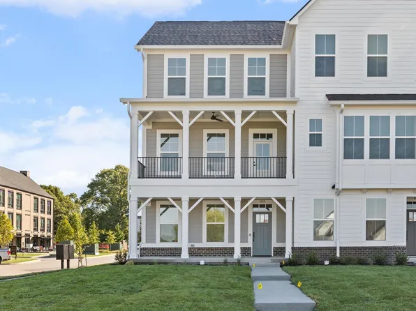 105 Parkerwood Ln, West Lafayette, IN 47906