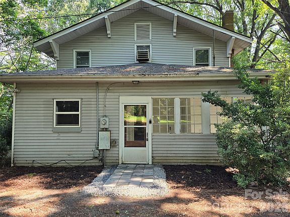 5th image of 804 Emmanuel Church Rd