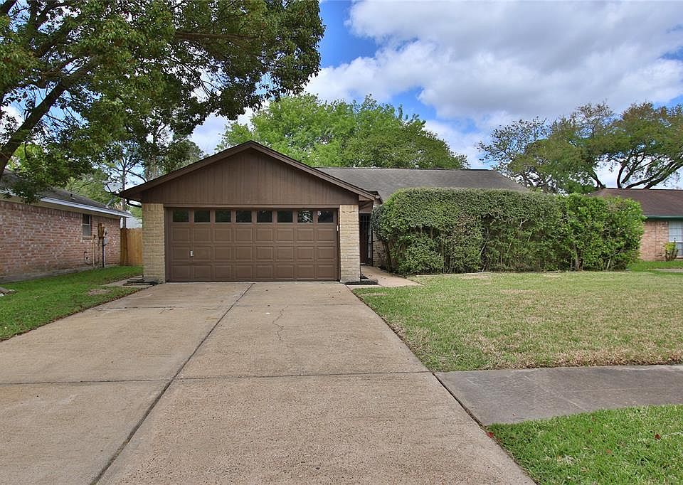 1st image of 15815 Stonehaven Dr