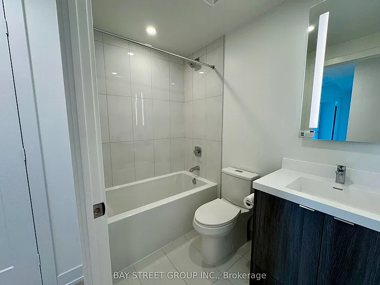60 Central Park Dr #2013 — Photo 18