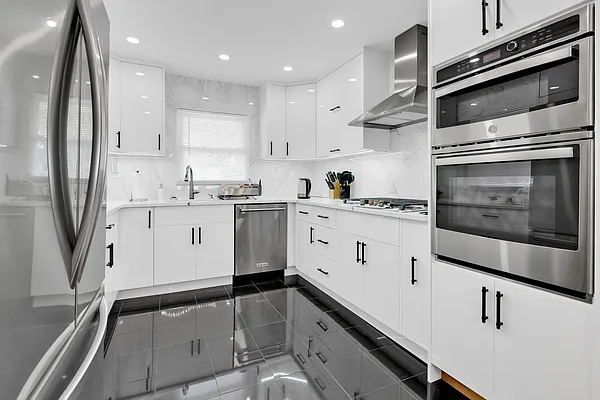 Sold by Remax Edge | media 16