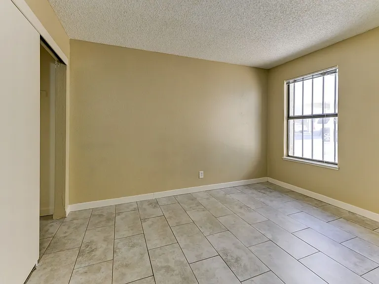 2125 Sun Ave #B — Photo 6