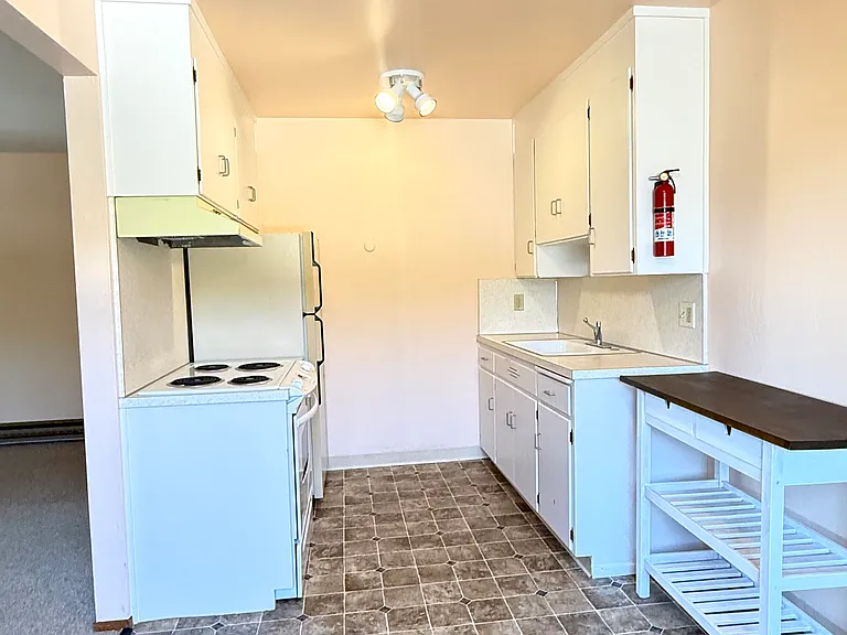 320 Center St #7 — Photo 3