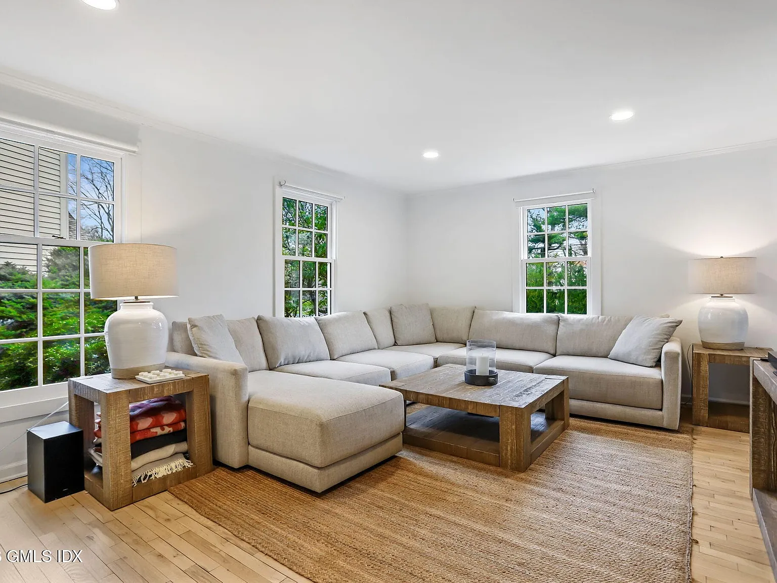 4 bed, 3.0 bath, 2115 sqft, $10,500 — Photo 3