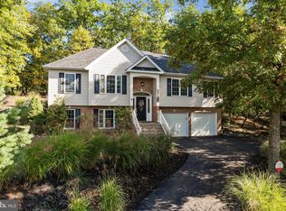 1086 Lakeview Dr, Cross Junction, VA 22625
