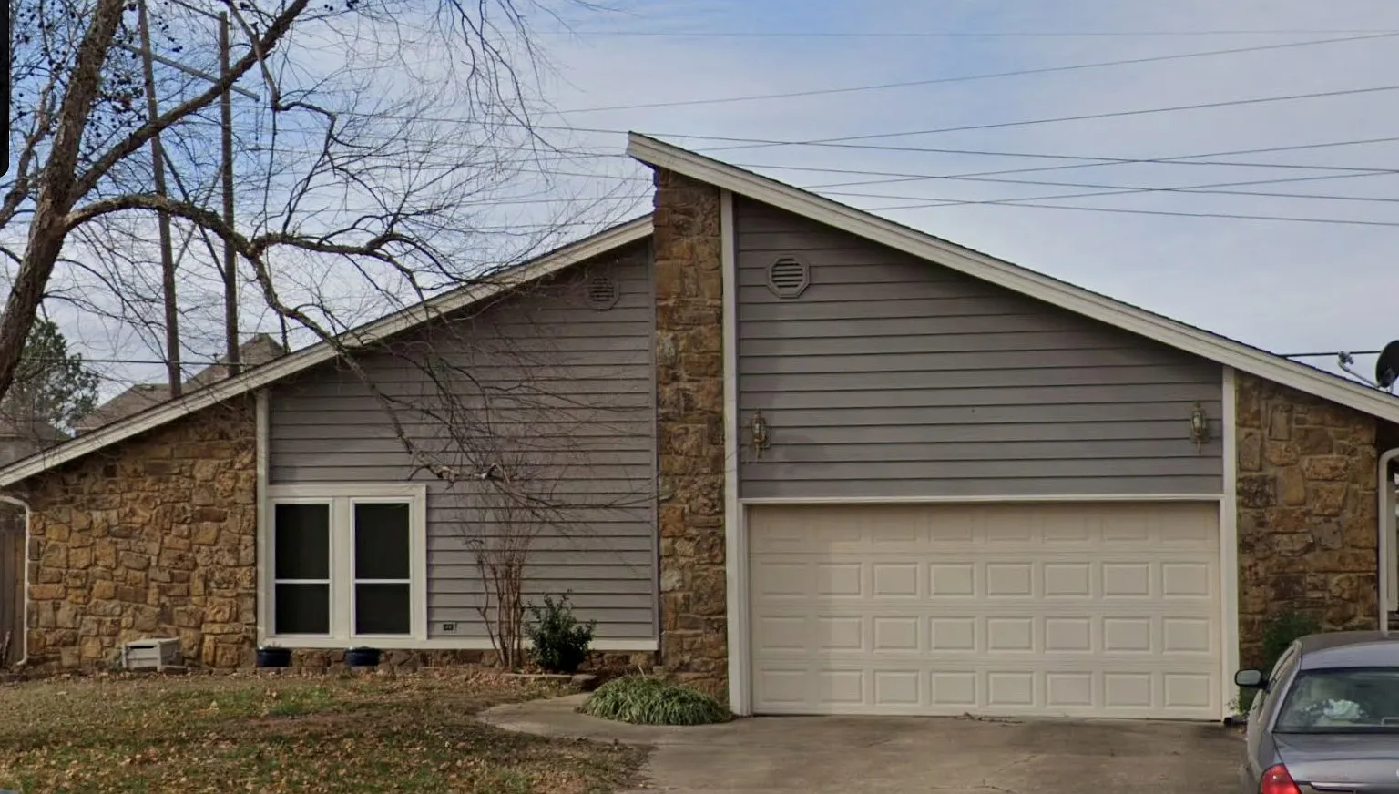 3 bed, 2.5 bath, 2423 sqft, $2,000 — Photo 1