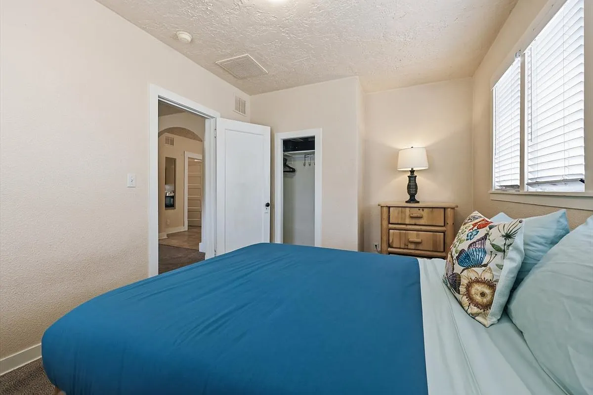 2 bed, 1120 sqft, $2,500 — Photo 4