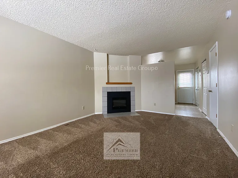 519 Comanche Village Dr — Photo 3