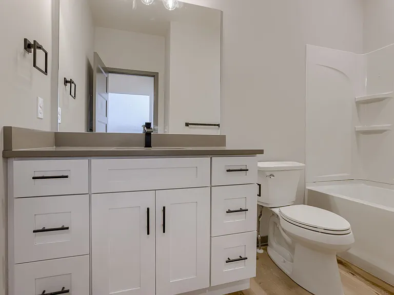 18467 Greenleaf St — Photo 14
