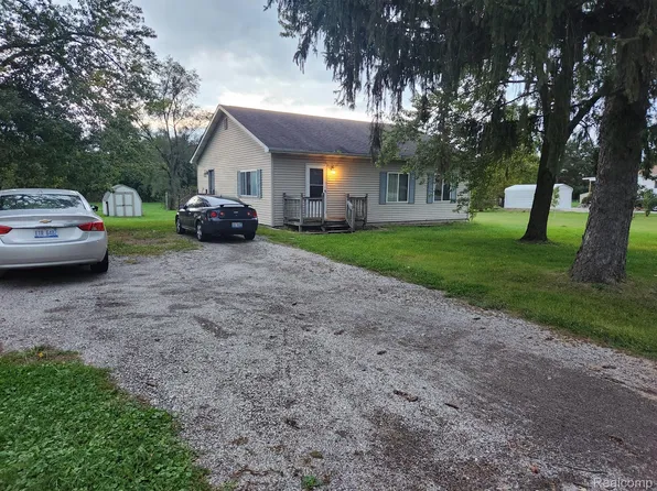 3266 S Belsay Rd, Burton, MI 48519