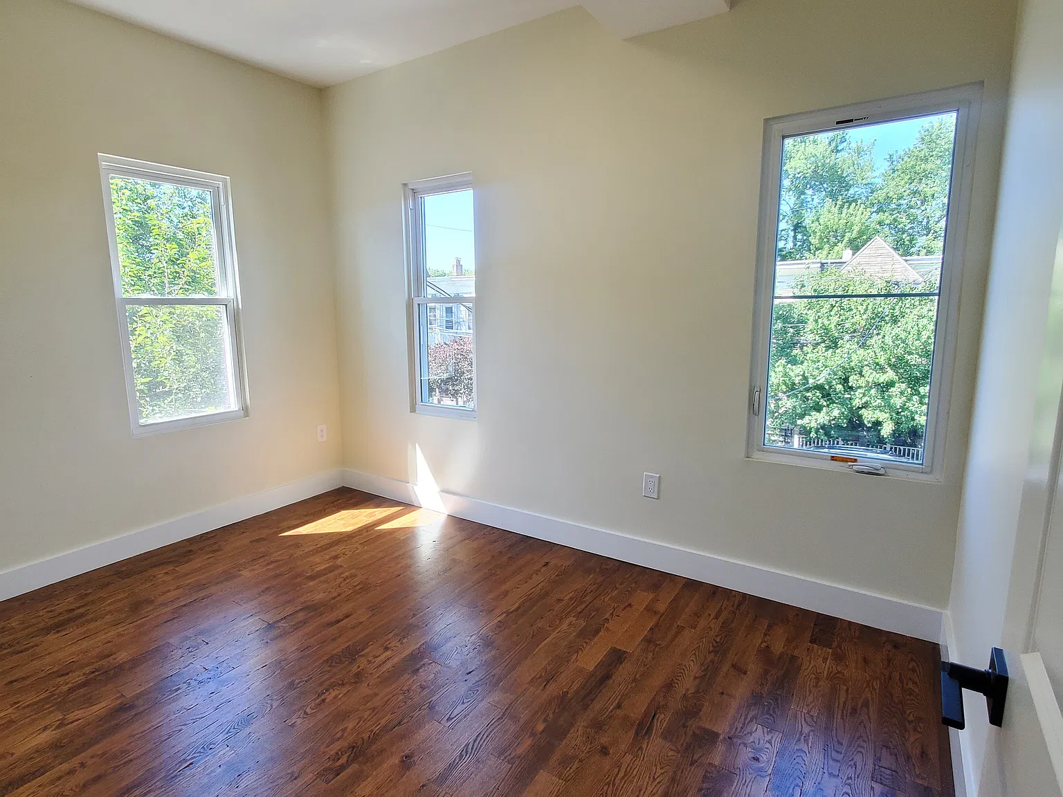 3 bed, 800 sqft, $2,600 — Photo 4