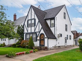 425 Marcellus Rd, Mineola, NY 11501