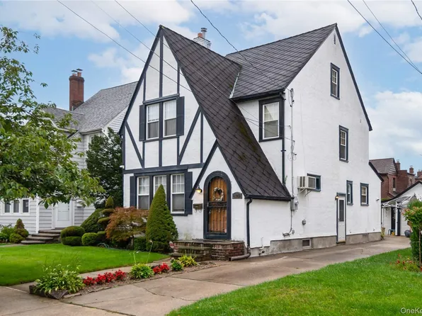 425 Marcellus Road, Mineola, NY 11501