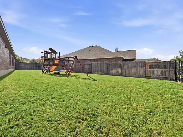 135 Clearwater Way — Photo 38