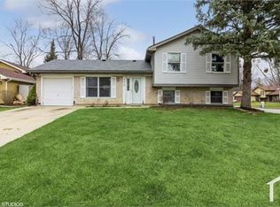 213 Lincolnshire Ct, Bolingbrook, IL 60440