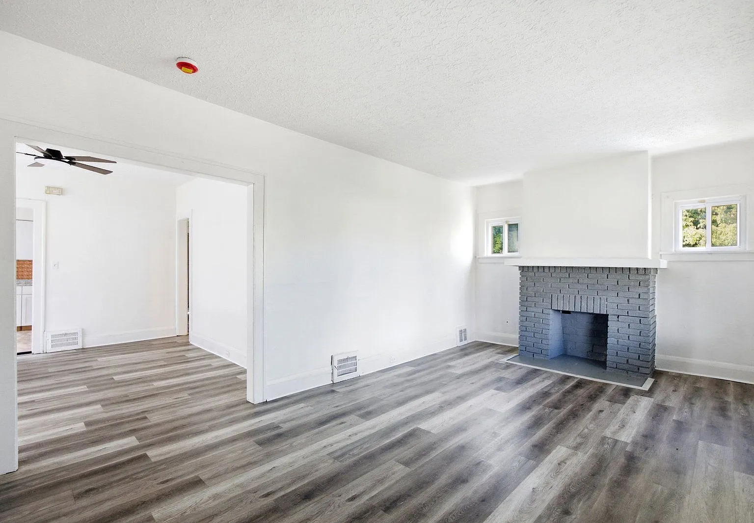 2 bed, 1.0 bath, 900 sqft, $950 — Photo 4