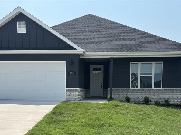 2795 Relaxation Ave, Springdale, AR 72764