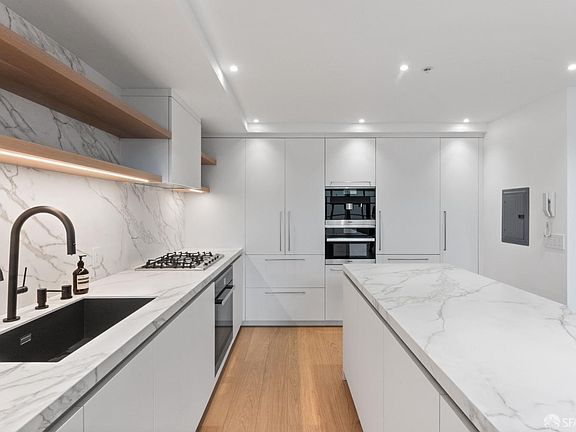 5th image of 221 Clara St APT 3