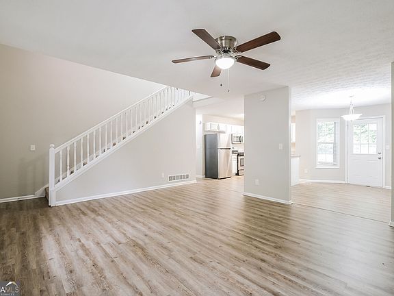 4th image of 94 Cliff Ct