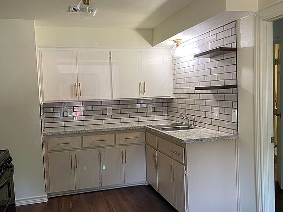 5th image of 1308 E Powell Ave