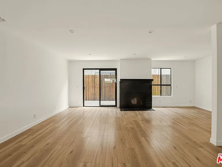 2020 Delaware Ave #7 — Photo 2