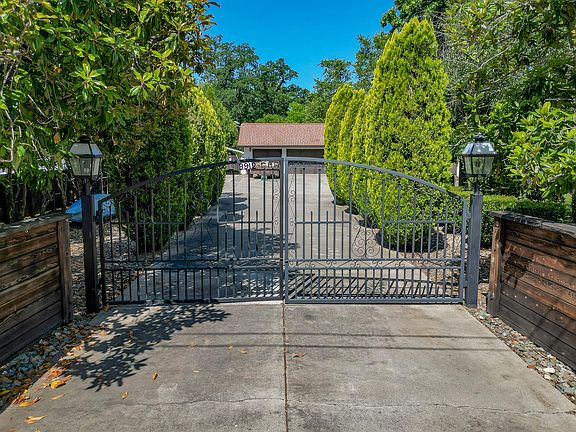 4th image of 9912 Cow Creek Dr