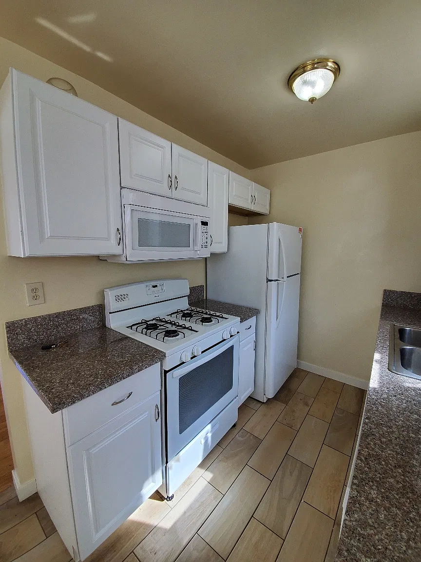 2 bed, 800 sqft, $2,195 — Photo 3