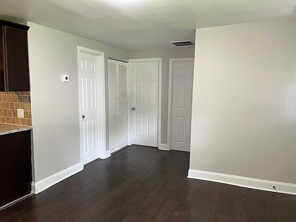 4th image of 127 N Farnsworth Ave