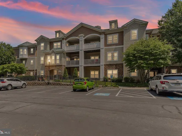 7000 Village Way APT 408, Marcus Hook, PA 19061