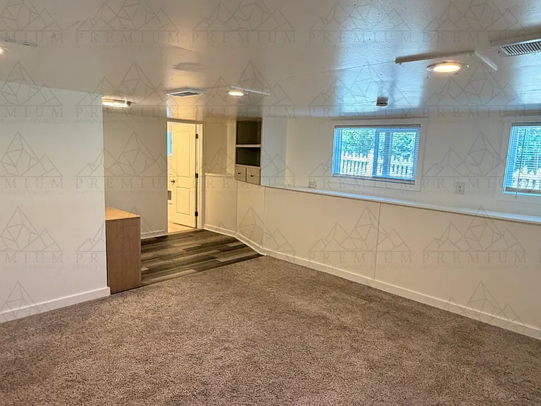 214 E 7th Pl — Photo 9