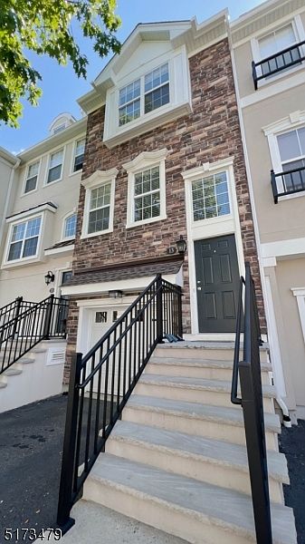 1st image of 13 Barrister St