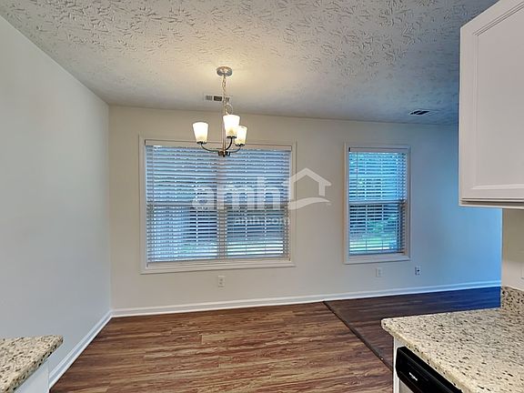 4th image of 205 Daventry Way
