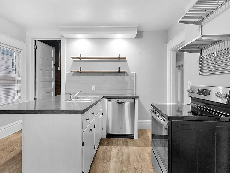1333 Wealthy St SE #2 — Photo 8