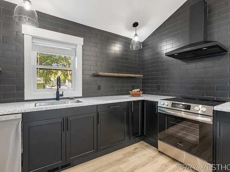 715 Butterworth St SW #3 — Photo 11