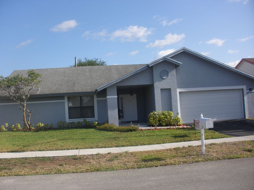 1st image of 9631 Dunhill Dr