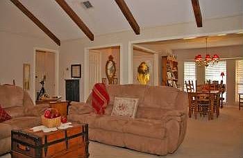 4th image of 323 Greenacres Blvd