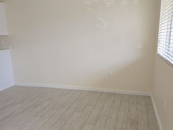 5th image of 1601 Meridian Ave APT 105