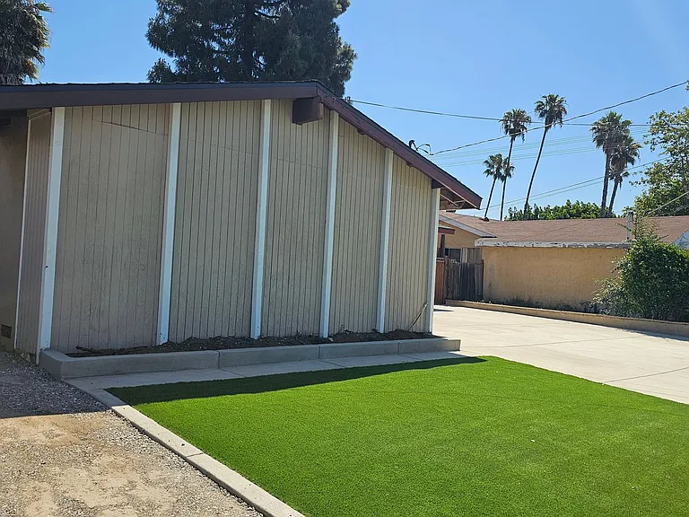 610 Daisy St — Photo 2