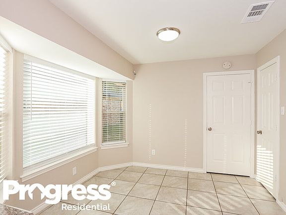 3rd image of 319 Meadow Creek Dr
