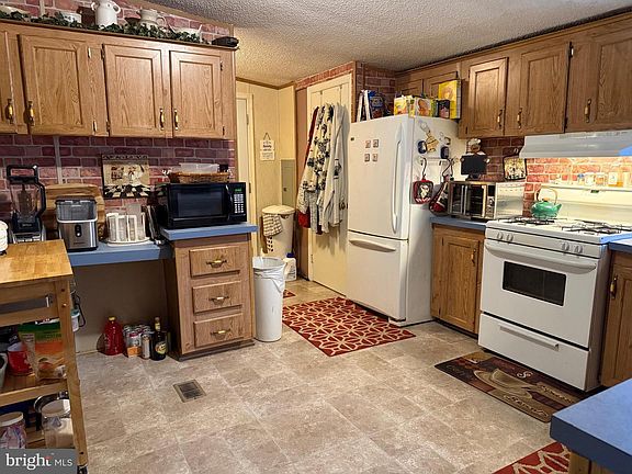 5th image of 15450 Weigelia Dr