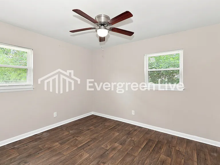 3435 Jonathan Cir — Photo 14