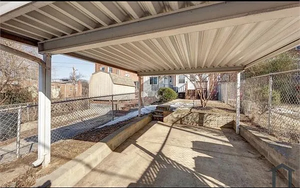 1517 Montana Ave NE — Photo 16