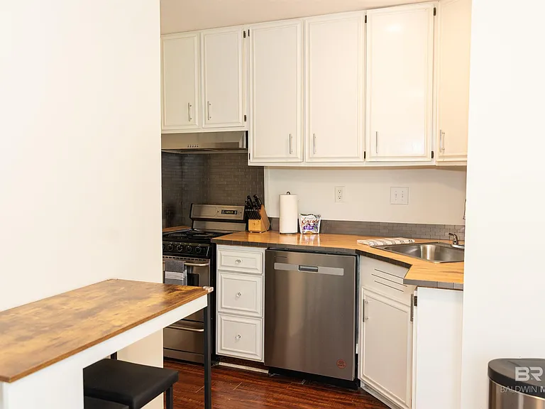 1046 Seacliff Dr N #2A — Photo 8