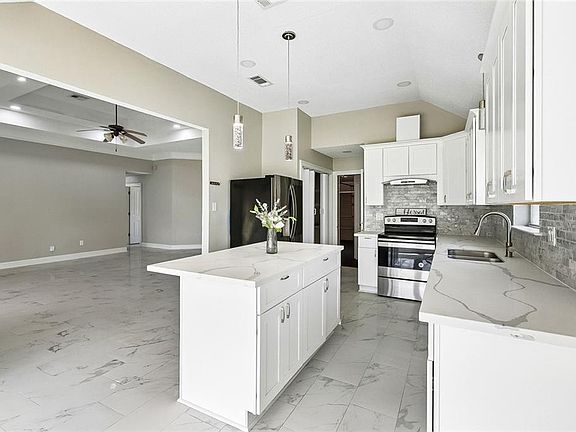 3rd image of 369 Oak Point Dr