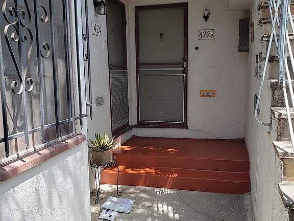 3rd image of 422 1/2 N Sierra Bonita Ave
