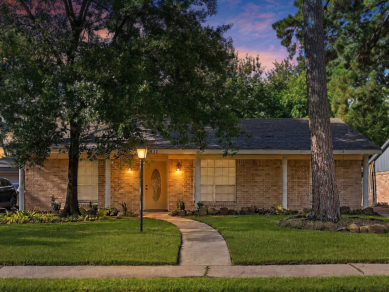 3 bed, 2.0 bath, 1801 sqft, $1,850 — Photo 1