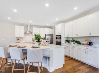 14 Gladstone Ct, Whippany, NJ 07981