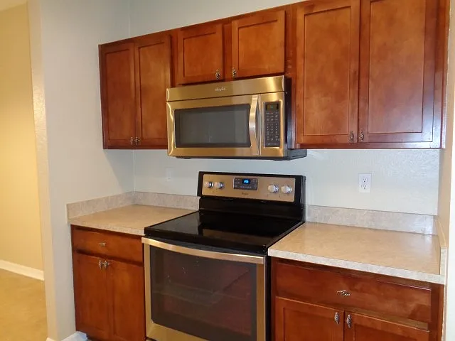 4 bed, 3.0 bath, 2109 sqft, $2,600 — Photo 2