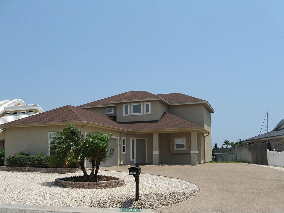 Large lot with room for RV/Boat parking